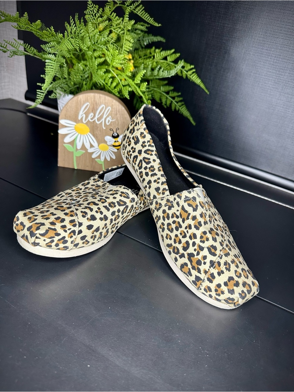 TOMS Classic Birch Leopard Print Canvas Slip On Flats Women's Size 8.5
